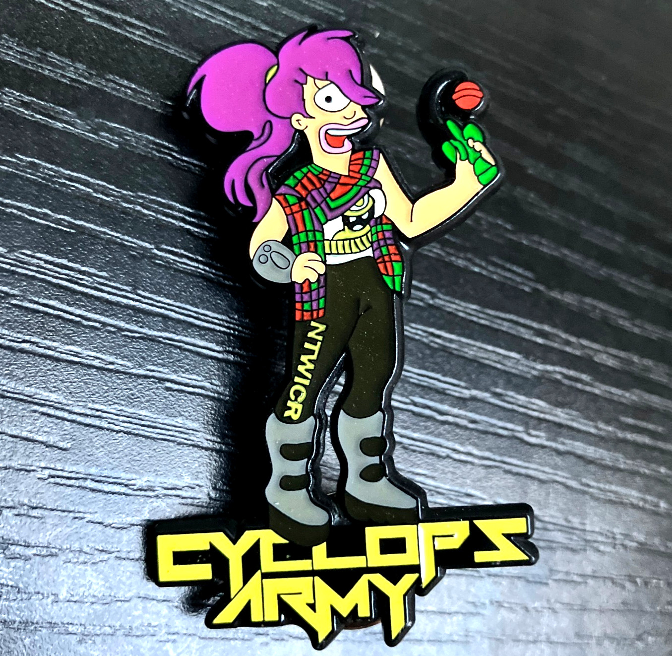 Zt106 Top Quality Limited Futurama Leela Subtronics Cyclops Army Enamel Pin