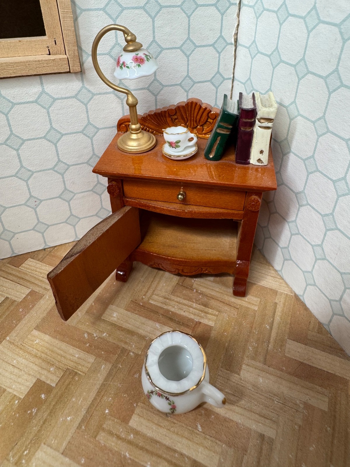 Germany Dollhouse Miniatures Reutter Porcelain Cabinet & Side Table