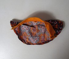 ancien vêtement poupée