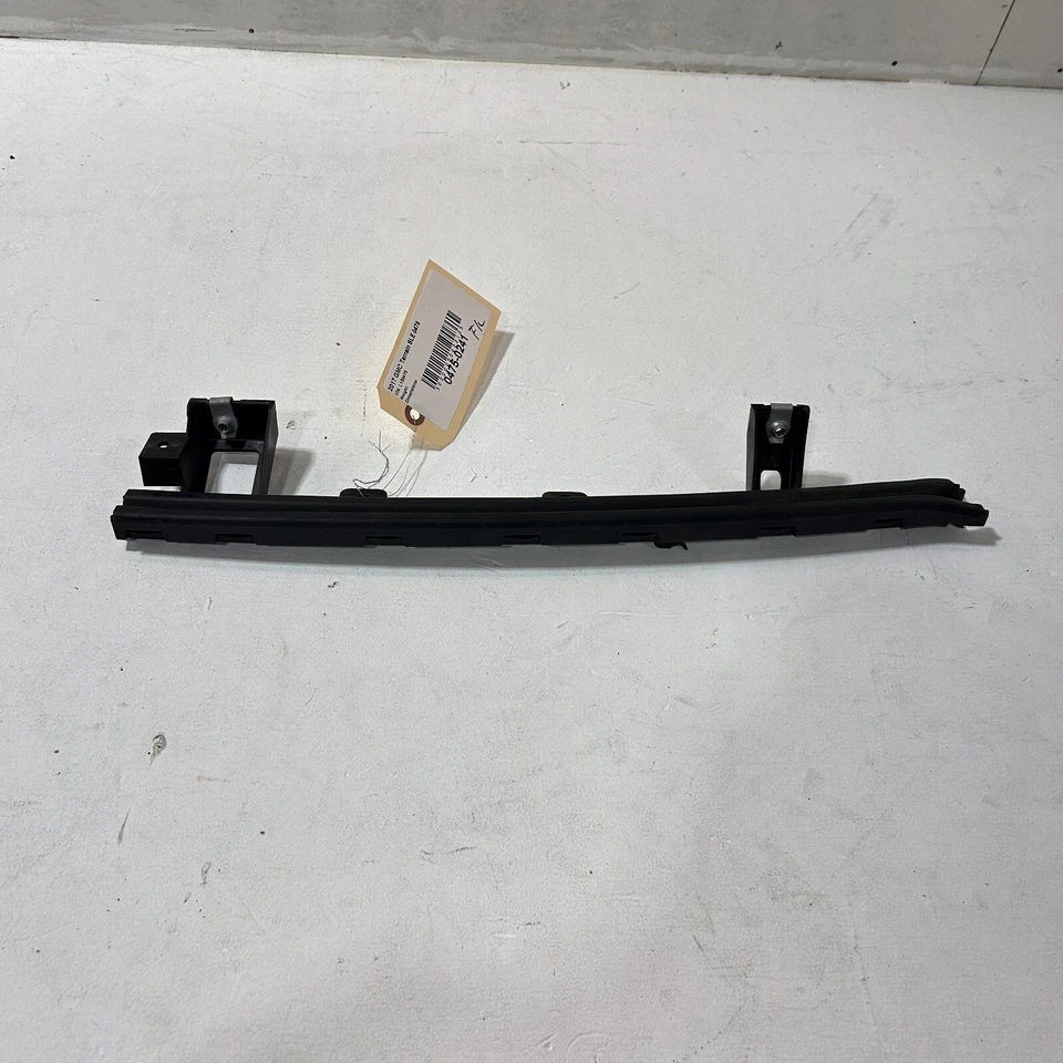 Puerta delantera izquierda ventana vidrio canal guía trasero GMC Terrain 2018-2023 OEM Foto 4 de 4