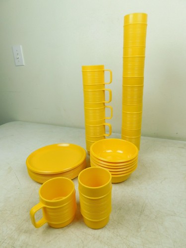 VG 70s 80s VTG MCM Melamine Rubbermaid Yellow Plate Mugs Cups Bowls Picnic 28 PC