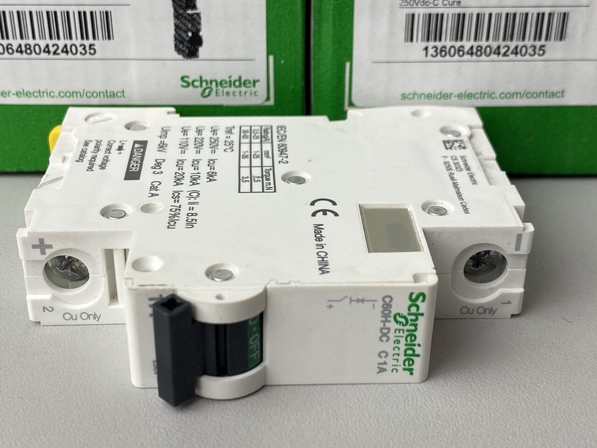 LOT 5ps NEW Schneider A9N61501 miniature circuit breaker C60H-DC