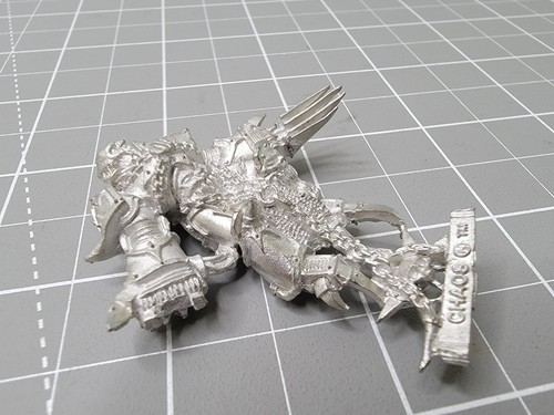 Warhammer 40K Chaos Space Marine Captain Vampire Pewter Model Missing Claw - Picture 5 of 9