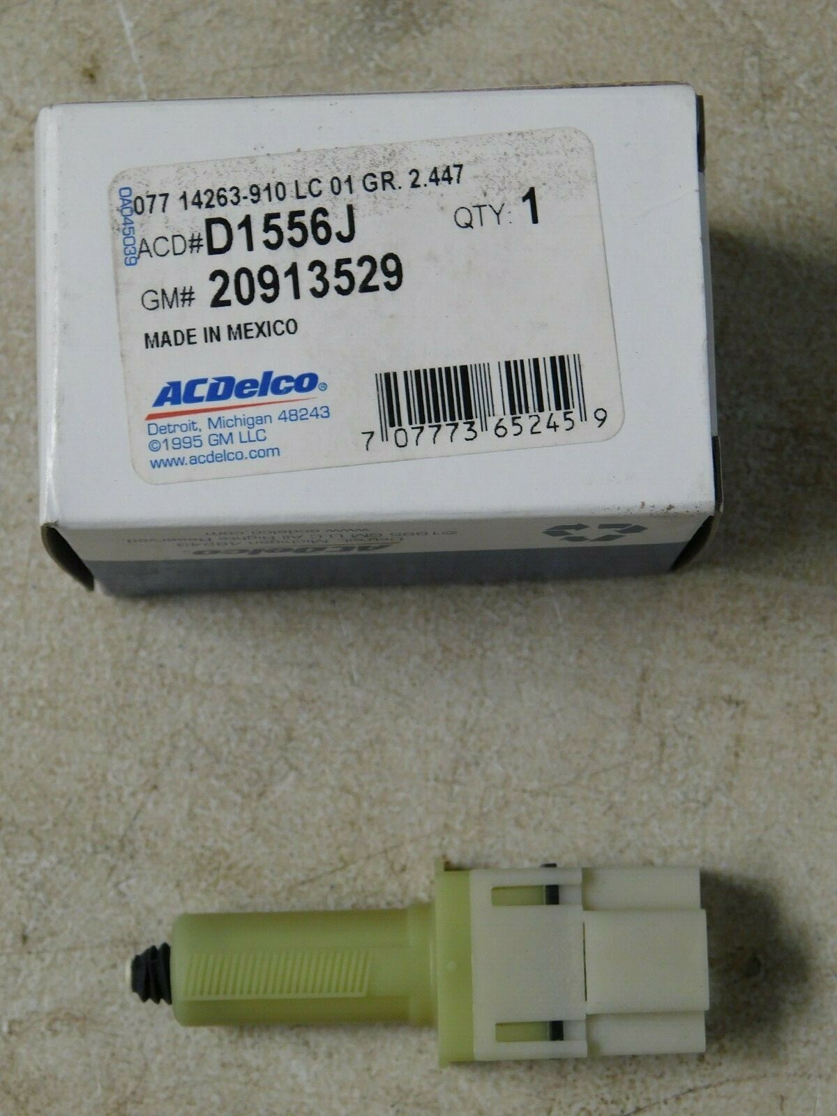 ACDelco GM OEM Part 20913529 , D1556J Original Equipment Brake Light