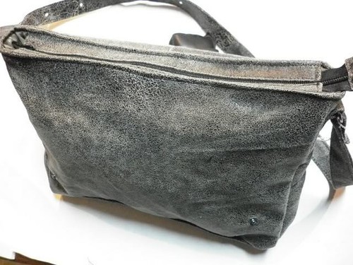 BORSA A TRACOLLA UOMO IN VERA PELLE ARTIGIANATO ITALIANO, MOD: GRG - CRACK BN - Imagen 3 de 3