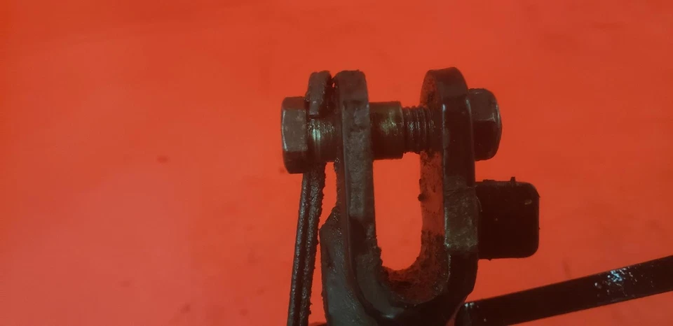 Suzuki GSX 250R 2019 soporte lateral Foto 2 de 4