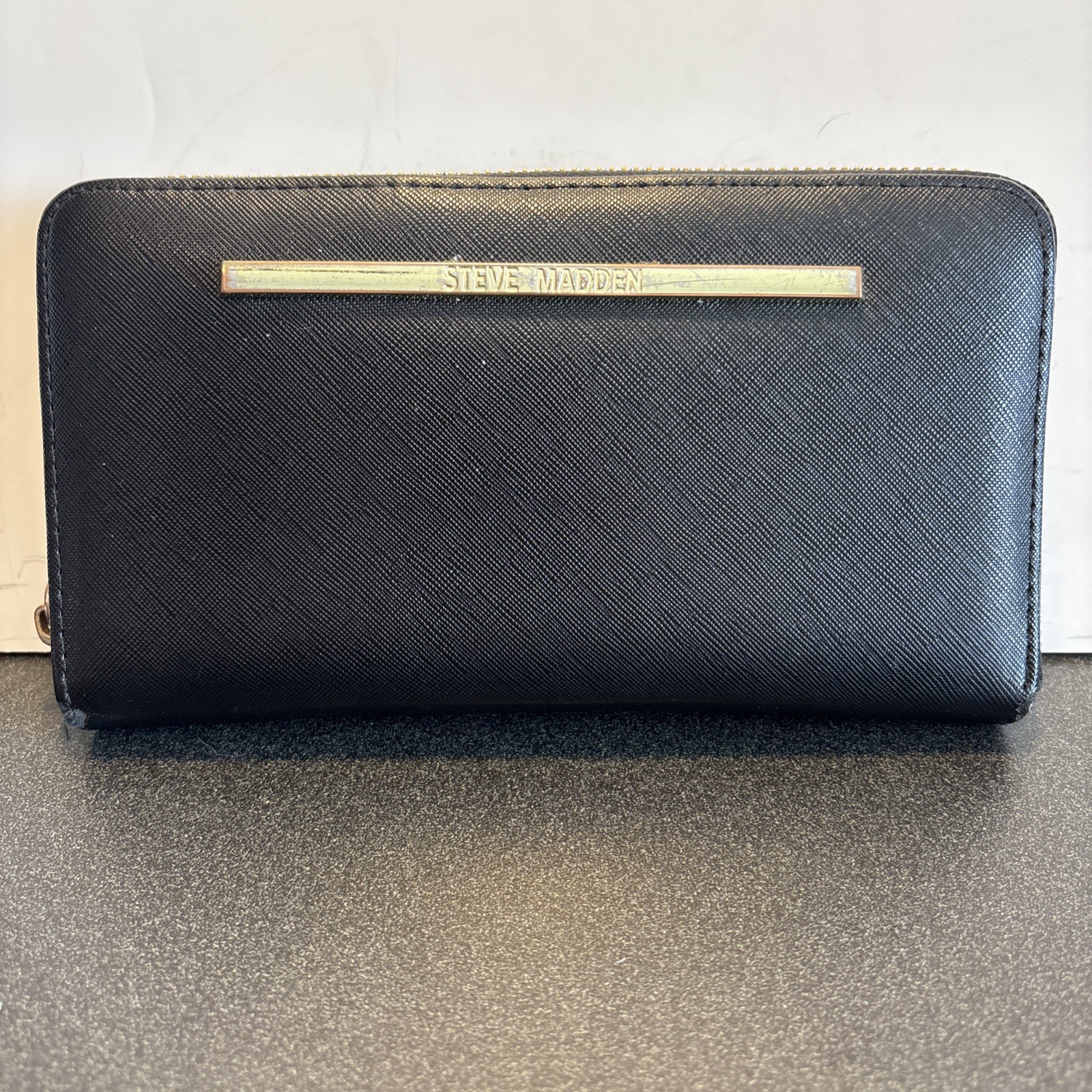 Steve Madden B-Zip Faux Leather Zip-Around Wallet. Black No Wrist Strap