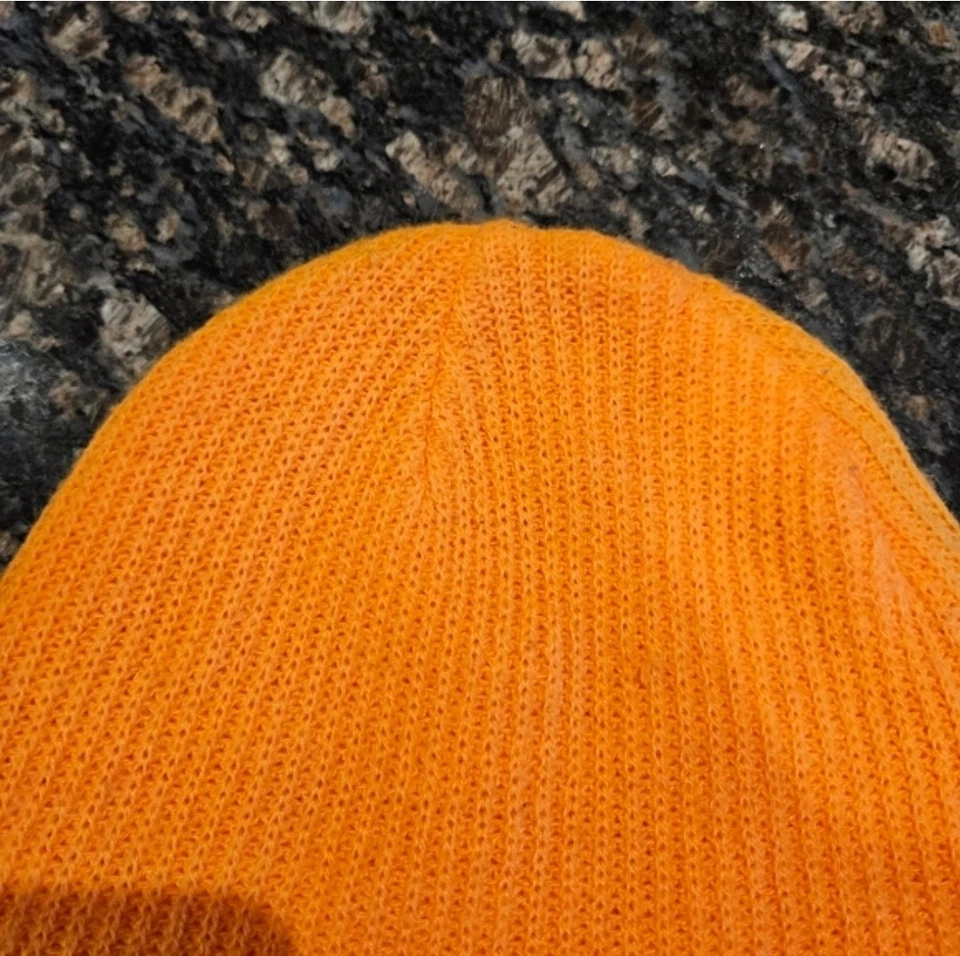 Sombrero de invierno naranja unisex Neff Foto 4 de 4