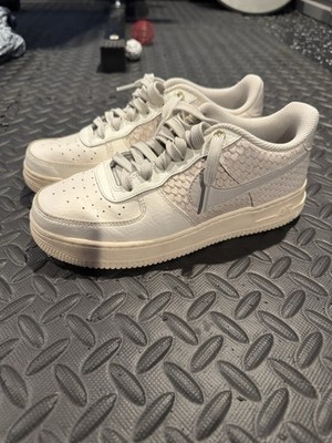 Nike Air Force 1 07 LV8 Shoes Sail/Light Bone/Metallic Gold Size 5.5Y