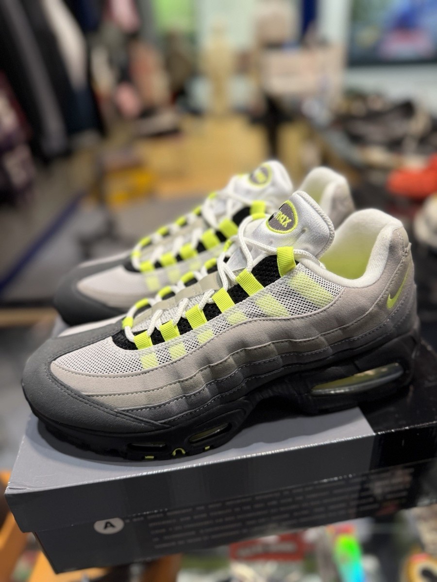 Size 10.5 - Nike Air Max 95 OG 2025/2026 Neon (HM4740 001) Authentic — product photo 4 of 11