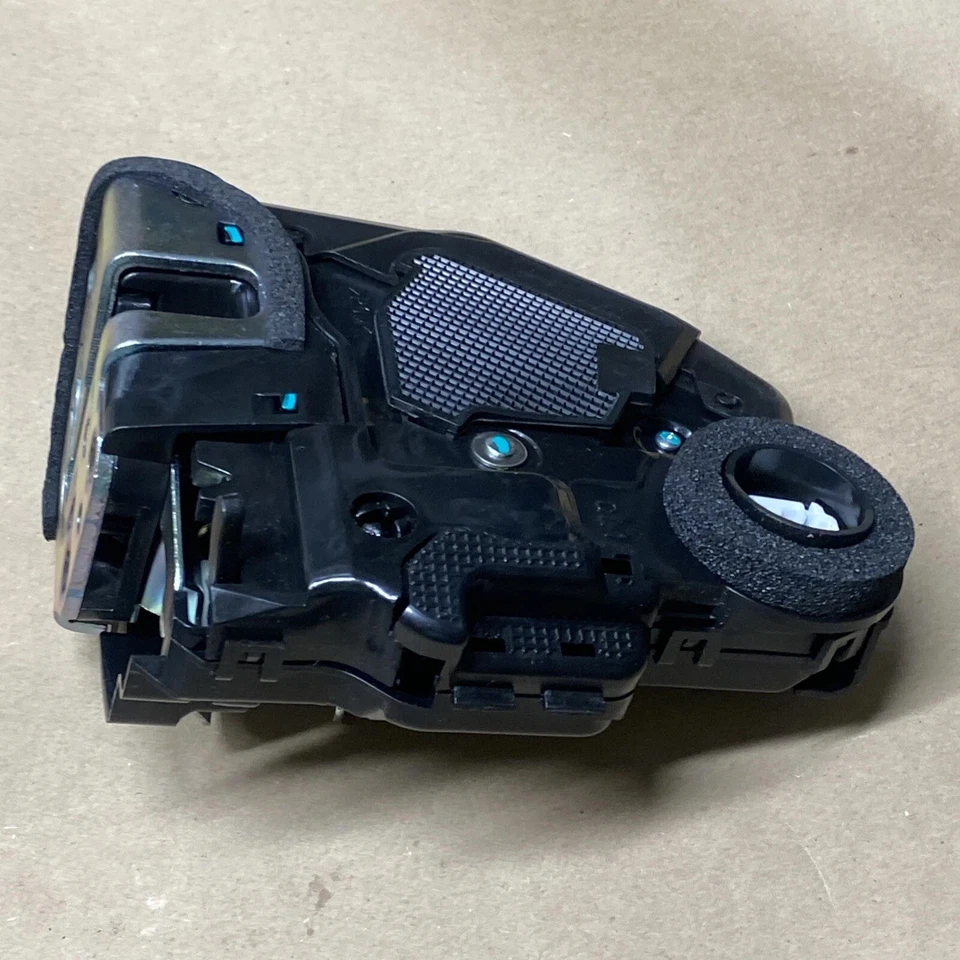 Actuador de bloqueo de puerta trasero izquierdo 69060-06100 para Toyota Camry Lexus Scion 2007-2016 Foto 3 de 4