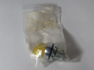 Industrial Fabrication Inc. IFI29362 Selector Switch 3-Position Yellow NWB