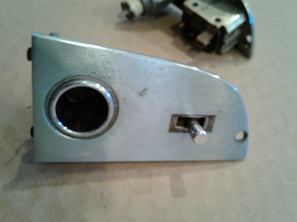 Chrysler Imperial Crown 1965 puerta ventana eléctrica bisel encendedor lote de 4 puertas Foto 4 de 4