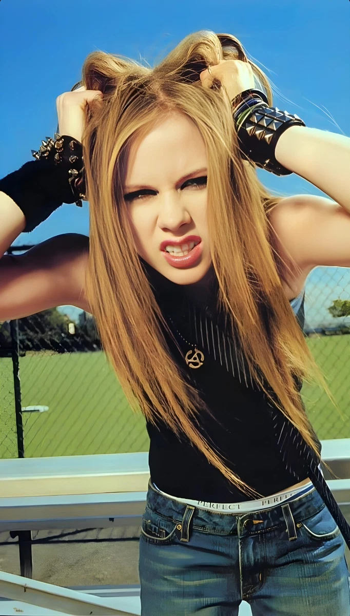 Avril Lavigne Memorabilia for sale | eBay