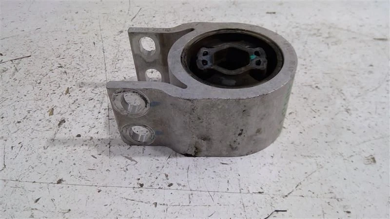 2019-2021 CHEVROLET EQUINOX 84110416 ПЕРЕДНИЙ НИЖНИЙ РЫЧАГ УПРАВЛЕНИЯ ЗАДНЯЯ ВТУЛКА OEM - Изображение 3 из 4