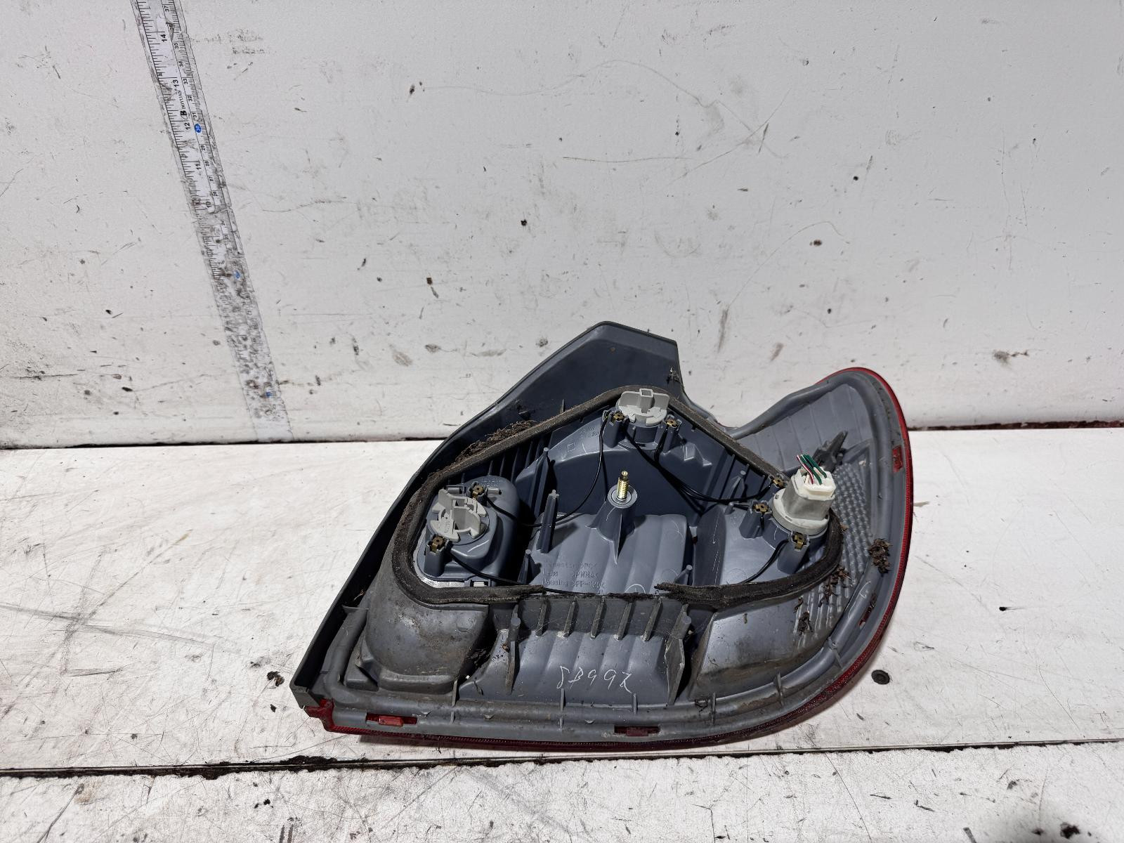 Toyota Echo Left Tail Light NCP10 10/2002-09/2005 - thumbnail 3