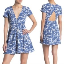 Show Me Your Mumu ladies blue and white paisley print mini dress. Size small