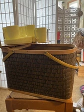 Vintage - 1970's Burlington Hawkeye Picnic Basket Set