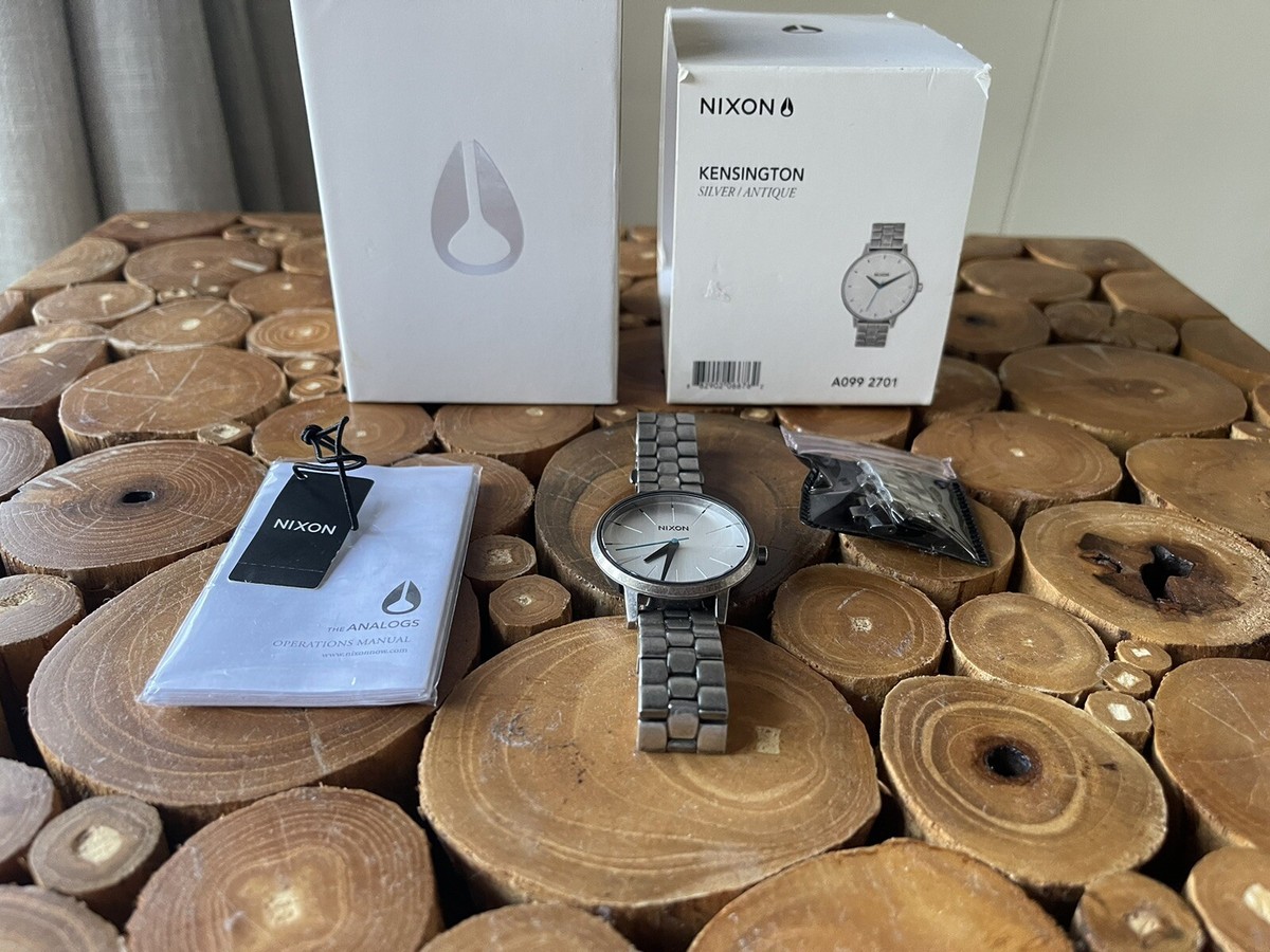 BNWT Nixon watch nixon-3820-lefty-quartz-black-  main image 4