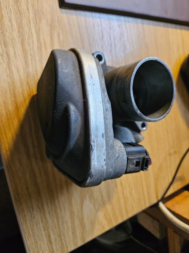 VW Polo 9N Fox 1,2   Drosselklappe  036133062N