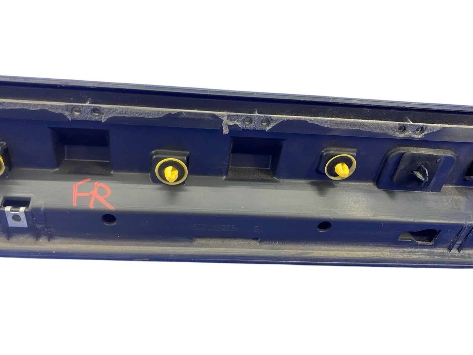 2017-2020 MASERATI LEVANTE FRONT RIGHT EXTERIOR LOWER DOOR TRIM PANEL *SCUFFS*