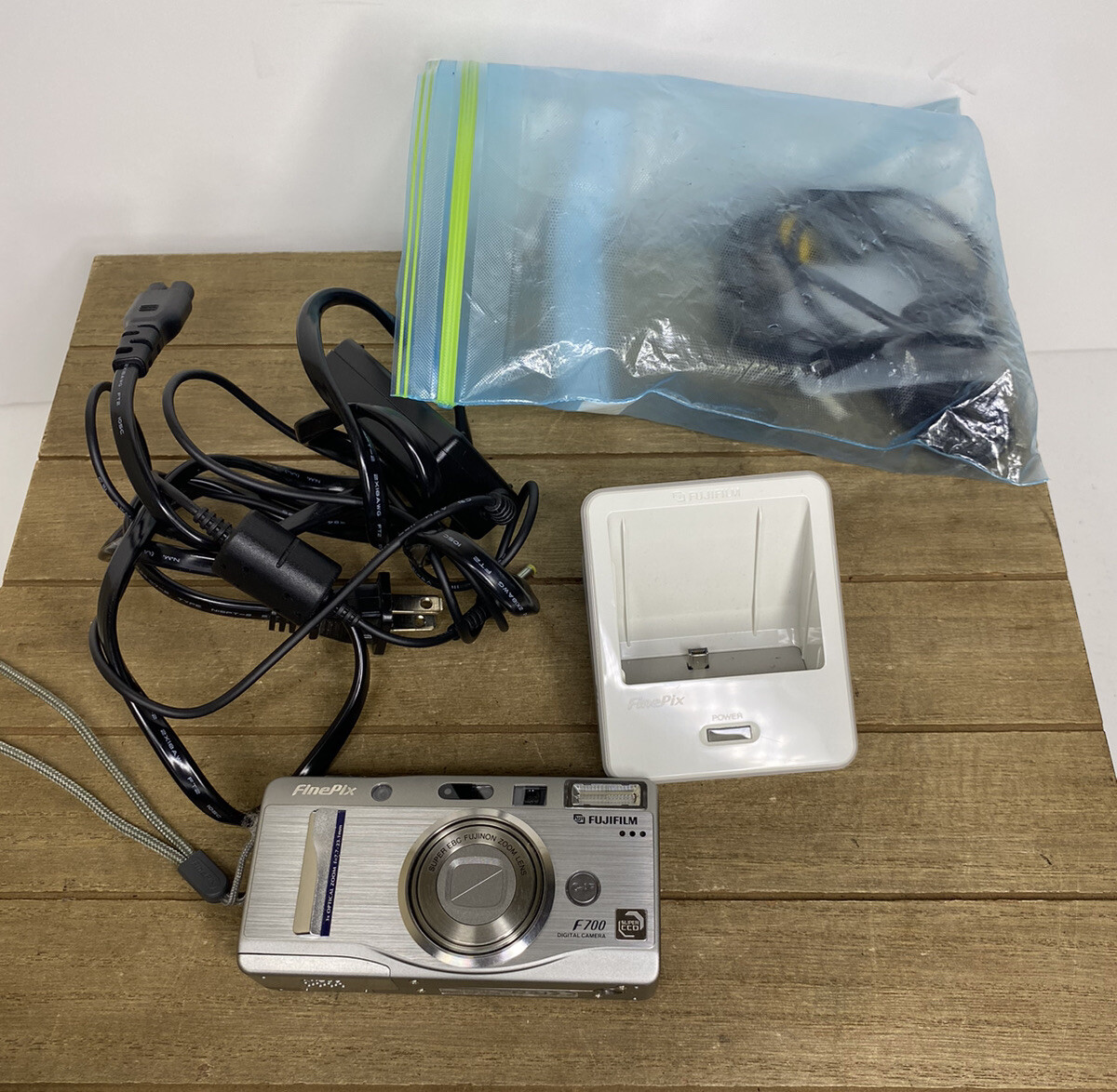 Fujifilm FinePix F Series F700 6.2MP Digital Camera Silver w  