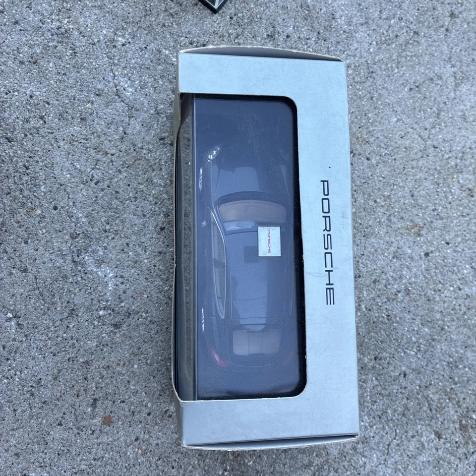 Porsche Panamera S  2013 - Minichamps 1/43 - Image 3 of 4