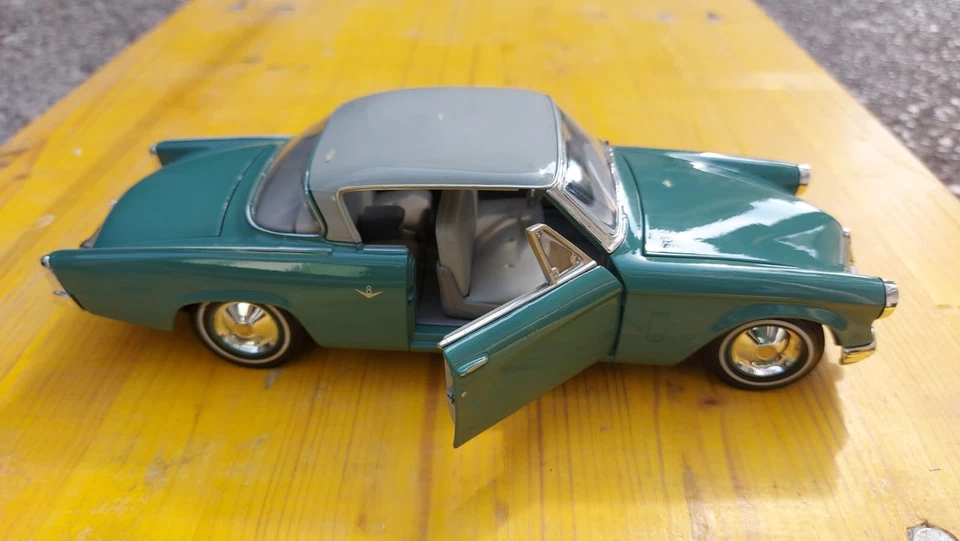 MAISTO  Studebaker Starliner  1953 scala 1:18  Custodia Protettiva No Scatola  - Immagine 3 di 4