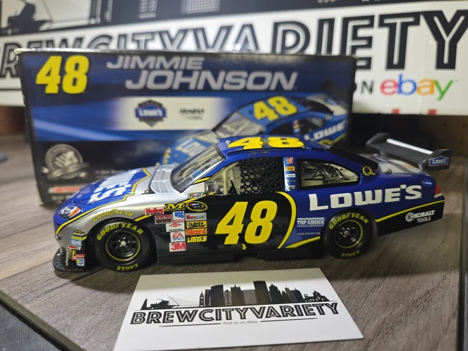 Jimmie Johnson #48 Lowe’s 2009 CUNA 1/24 Nascar Diecast Foto 3 de 4