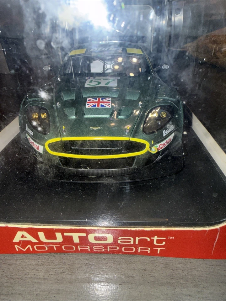 AUTOart 1/18 Aston Martin DBR9 Sebring 2005 # 57 - Image 4 of 4