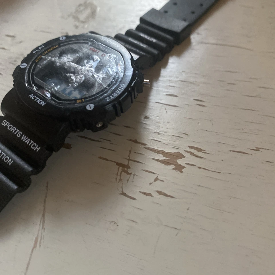 Reloj deportivo de cuarzo con pantalla digital correa negra Foto 3 de 4