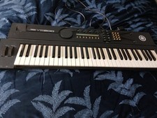 Yamaha YS200 Electronic Keyboard 61-Key Synthesizer Black with Original Manual