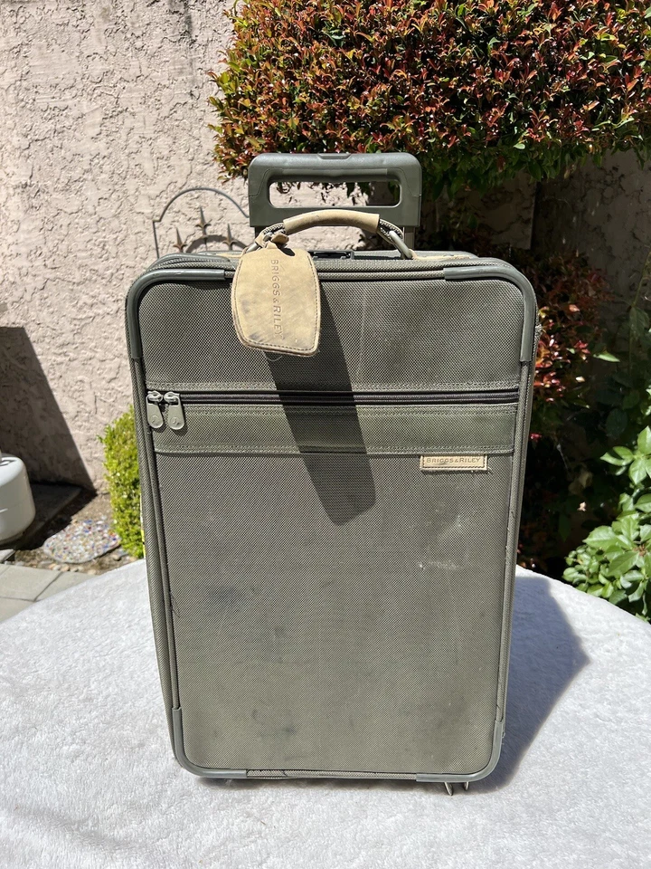 Briggs & Riley travelware 23” rolling Carry-On Upright suitcase OLIVE green - Image 4 of 4