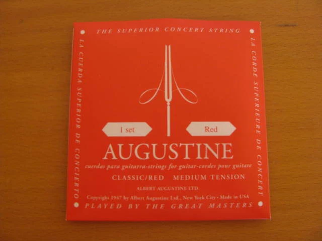 AUGUSTINE Gitarrensaiten, Konzertgitarre, Rot, SATZ