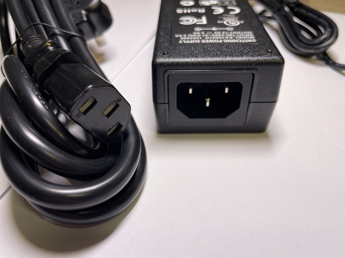 FSP GROUP INC. FSP060-DBAEI 3-hole 12V 5A Adaptateur Secteur