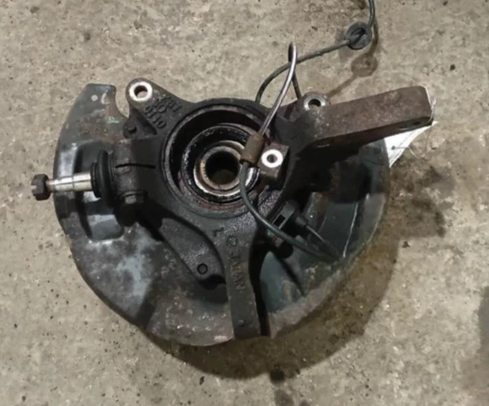 Conjunto de nudillo de husillo de conductor delantero izquierdo Forester 2002-2007 fabricante original Foto 2 de 4