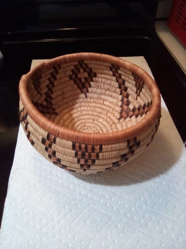 Vintage Round 7.5" X 5" Tohono Papago Devils Claw Handmade Basket