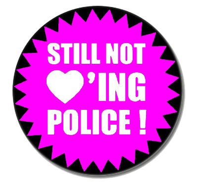 STILL NOT LOVING POLICE Punk Button Pin NEU 2,5cm Punkrock Oi! Skinhead ACAB 