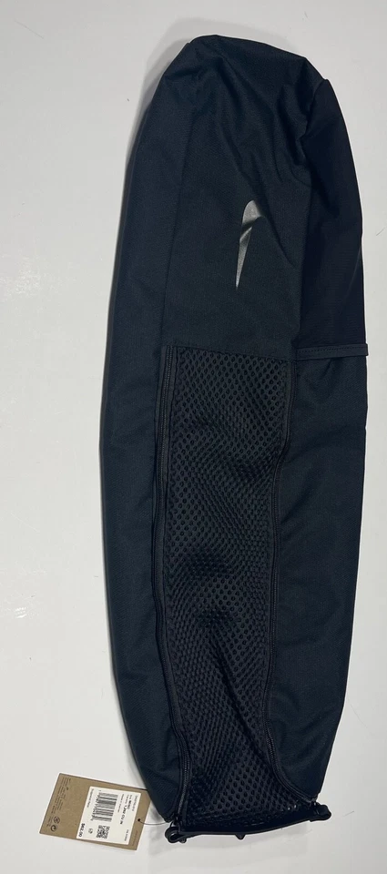 Nike Yoga Mat Bolsa 21L Negro Gris Oscuro Unisex Malla Portabotellas de Agua DN3700 010 Foto 3 de 4