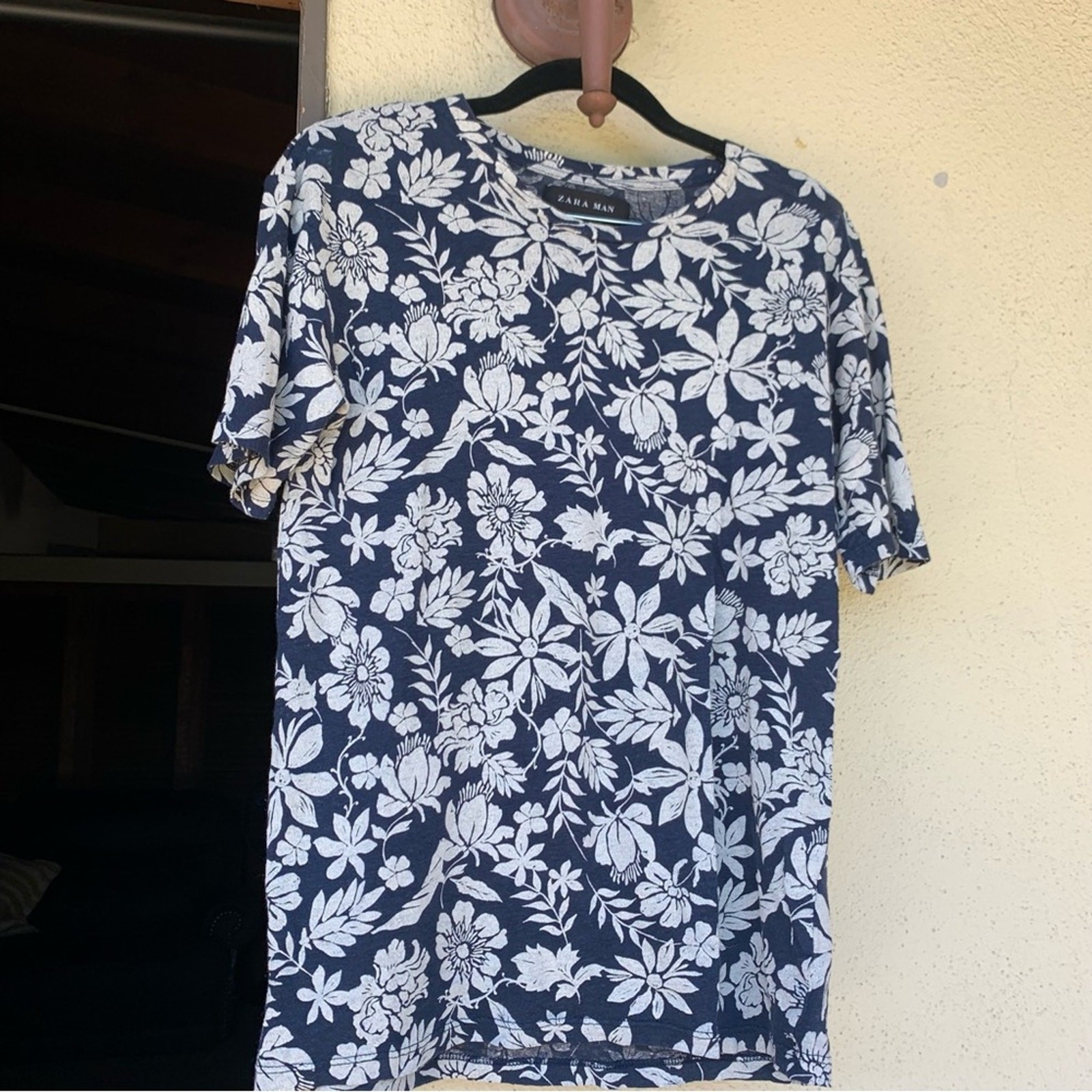 Zara Man Navy Blue Hawaiian Floral Linen TShirt Size Medium thumbnail 2