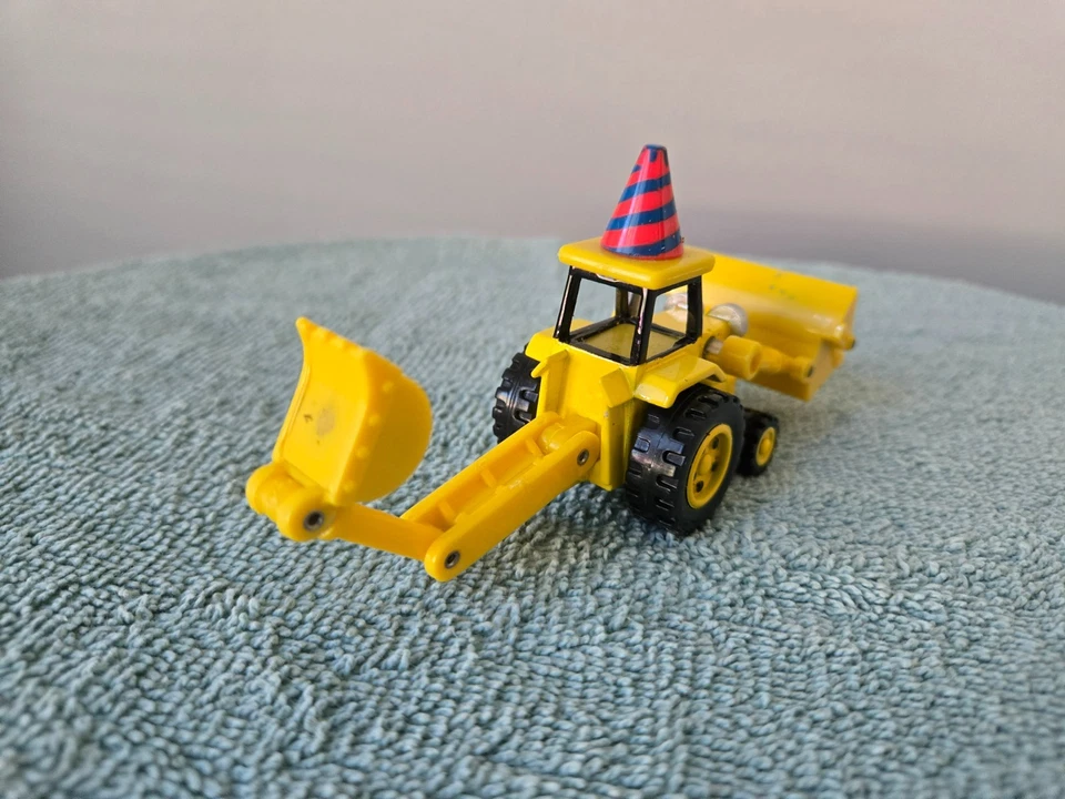 Bob The Builder SCOOP Backhoe Yellow Birthday Party MAGNETIC Tractor - Image 3 of 4