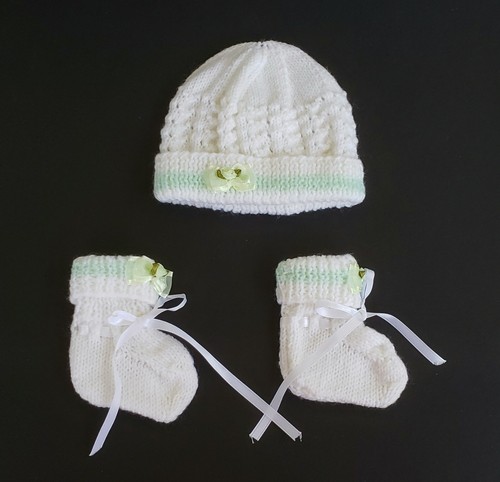 Conjunto de suéter/sombrero/botines de ganchillo hecho a mano para bebé niña o muñeca renacida -0-3 meses - Imagen 4 de 6