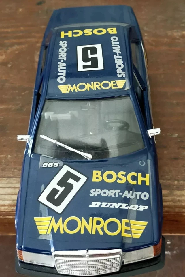 Burago 1/25 Mercedes Benz 190E Race Car - Blue - Immagine 2 di 4