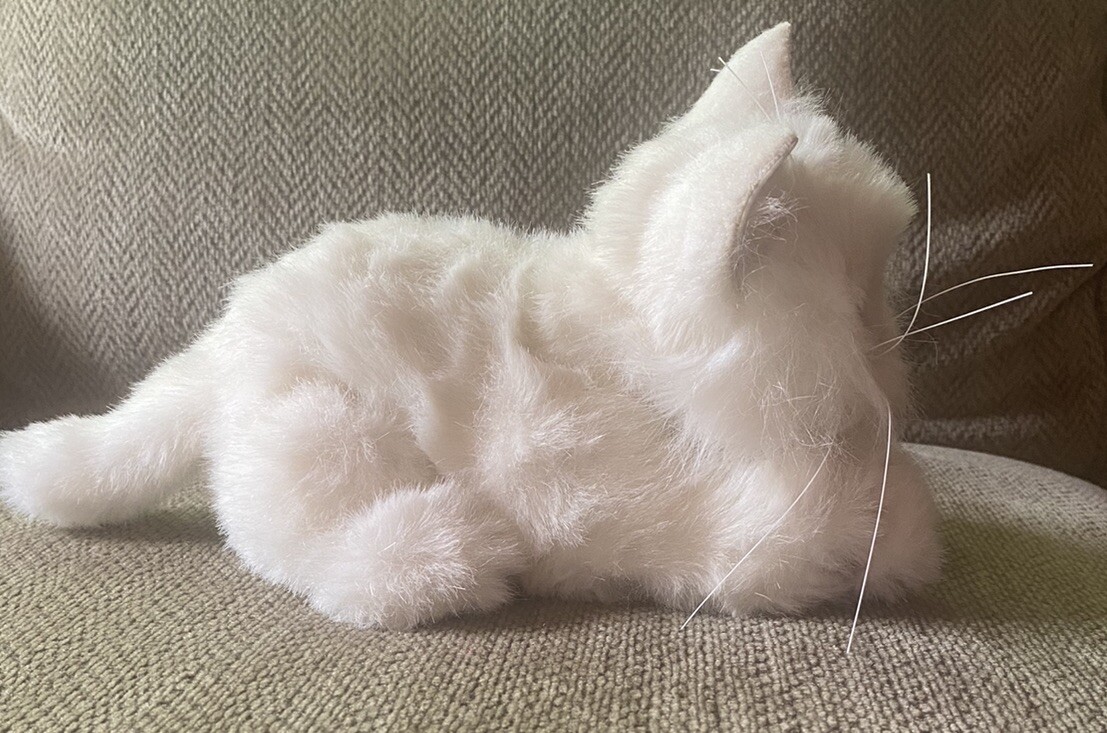 Tiger Electronics FurReal Friends Fluffy White Persian Kitty Cat