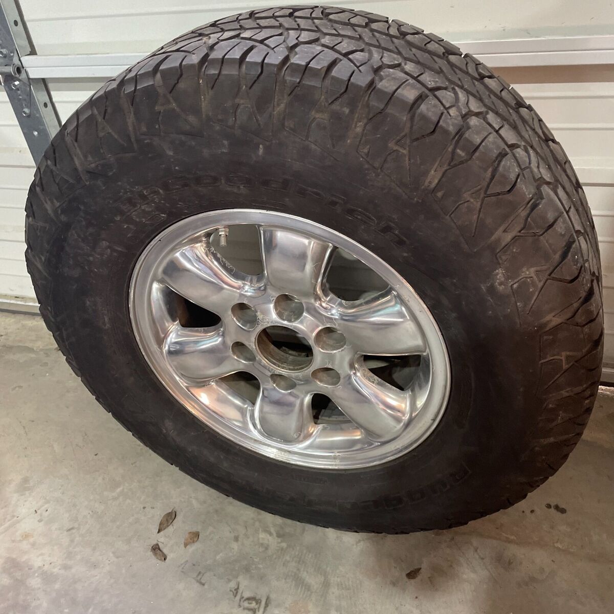 Toyota 4Runner Land Cruiser Wheel Rim Tire 16 x 7J + 30MM Toyota 4Runner Land Cruiser Wheel Rim Tire 16 x 7J + 30MM