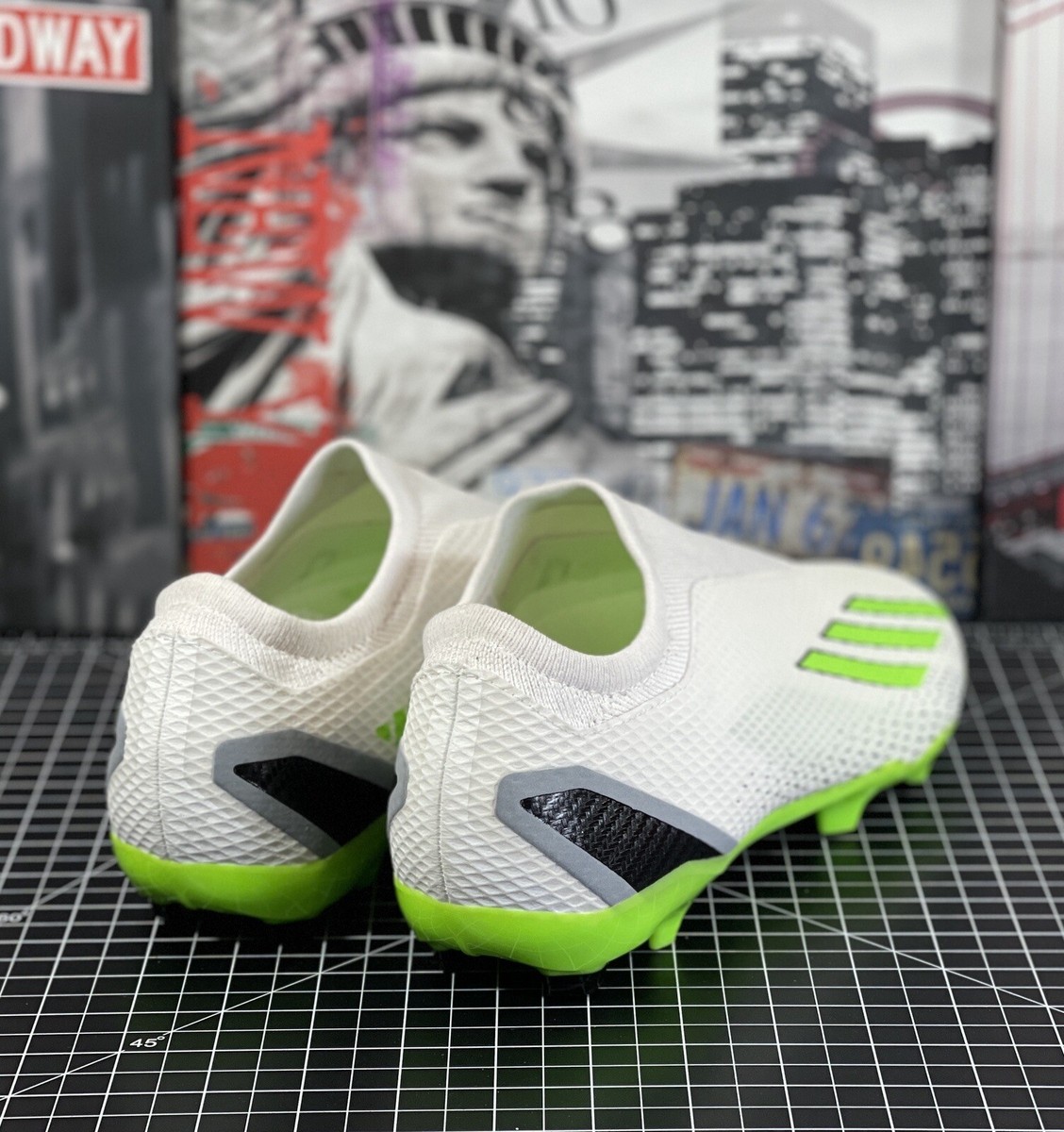 Adidas Men display picture 1