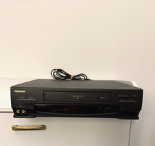 Toshiba MODEL NO. M-250 Video Cassette Recorder Black No Remote POWERS ON