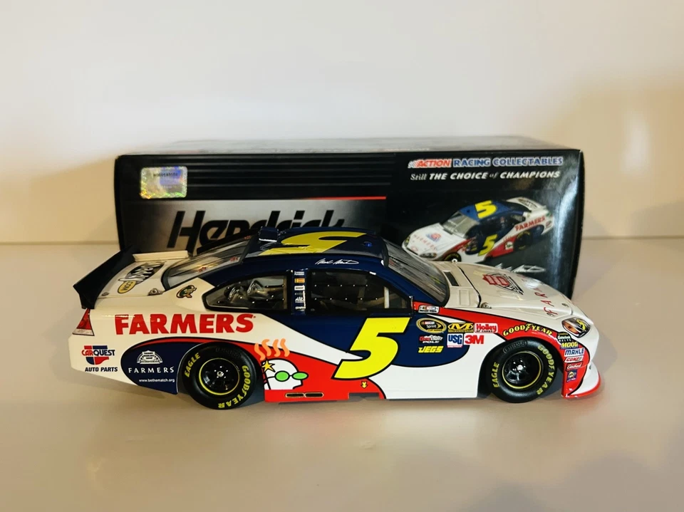 Mark Martin signed #5 Farmers Insurance 2011 Impala 1:24 Action Diecast RARE! - Image 2 of 4