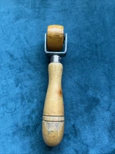 Vintage Ridgely Rare Old Bakelite Wall Paper Seam Roller One Of A Kind