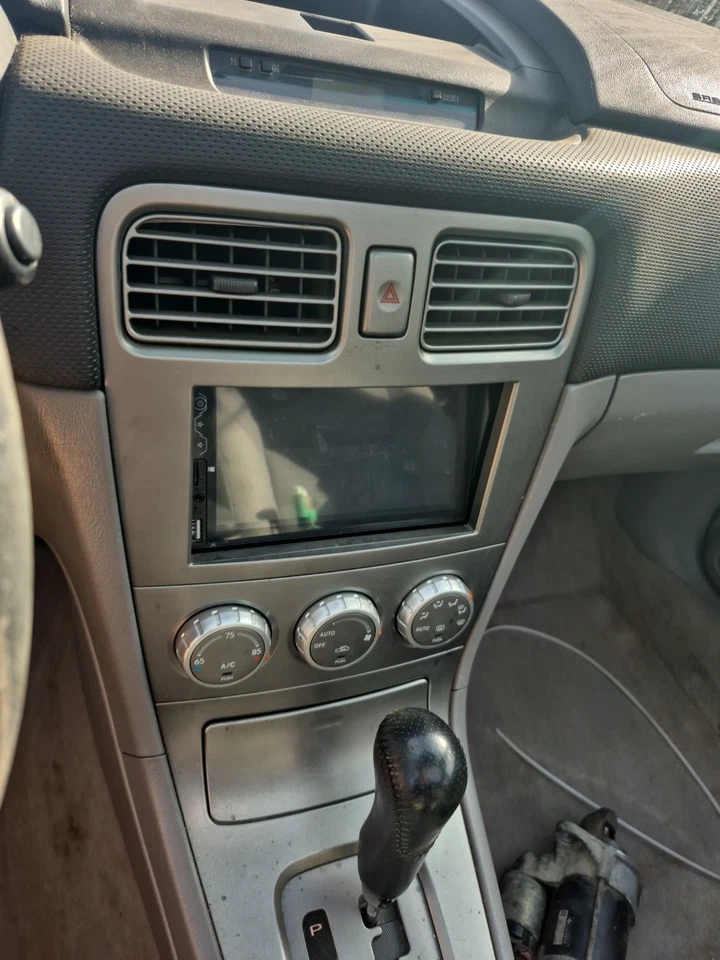 Radiocontroladores de clima Subaru Forester 2003-08 bisel con rejillas de ventilación gris metálico Foto 3 de 3